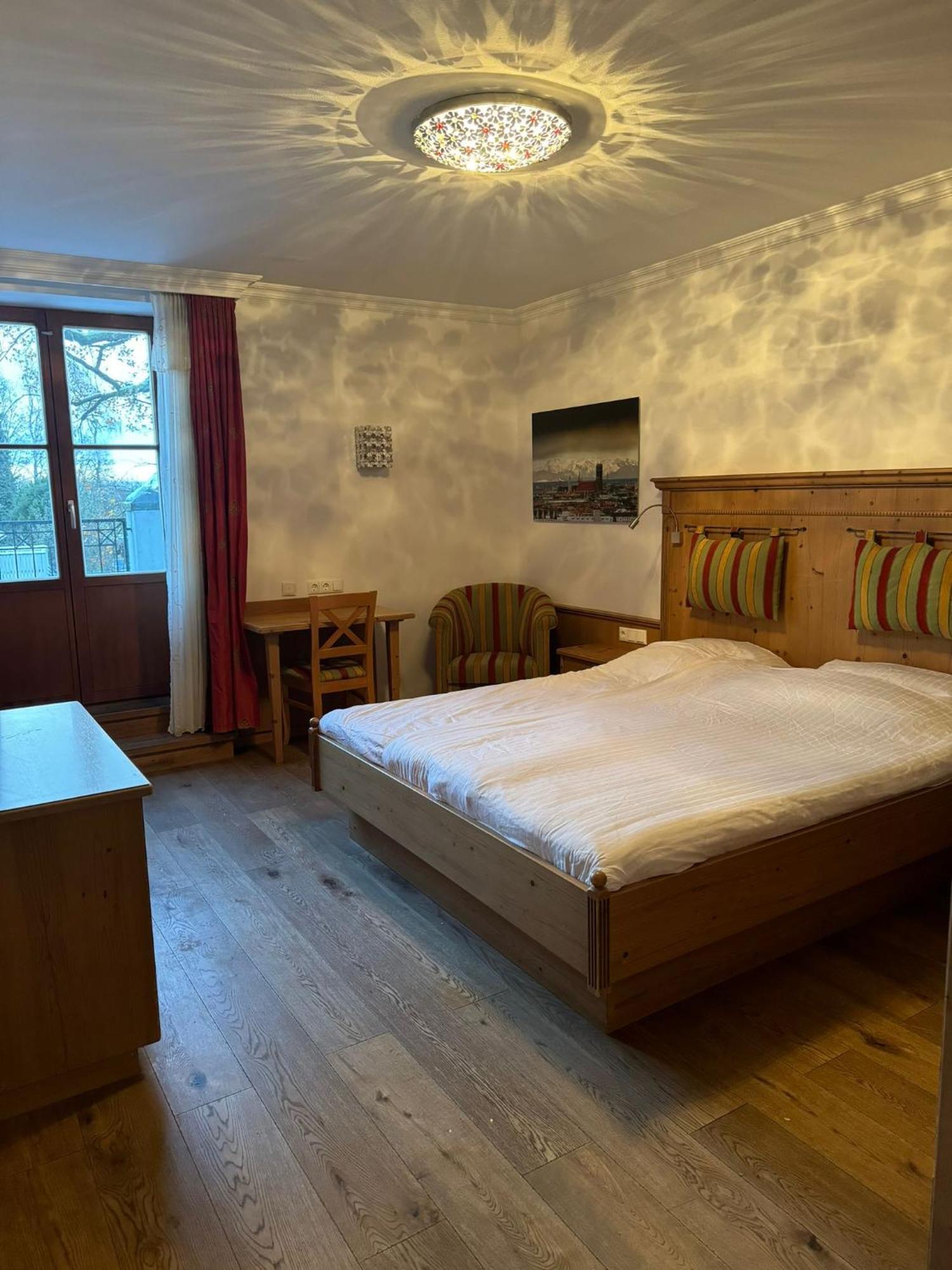 Eichen Schloessl Hotel มิวนิก ภายนอก รูปภาพ